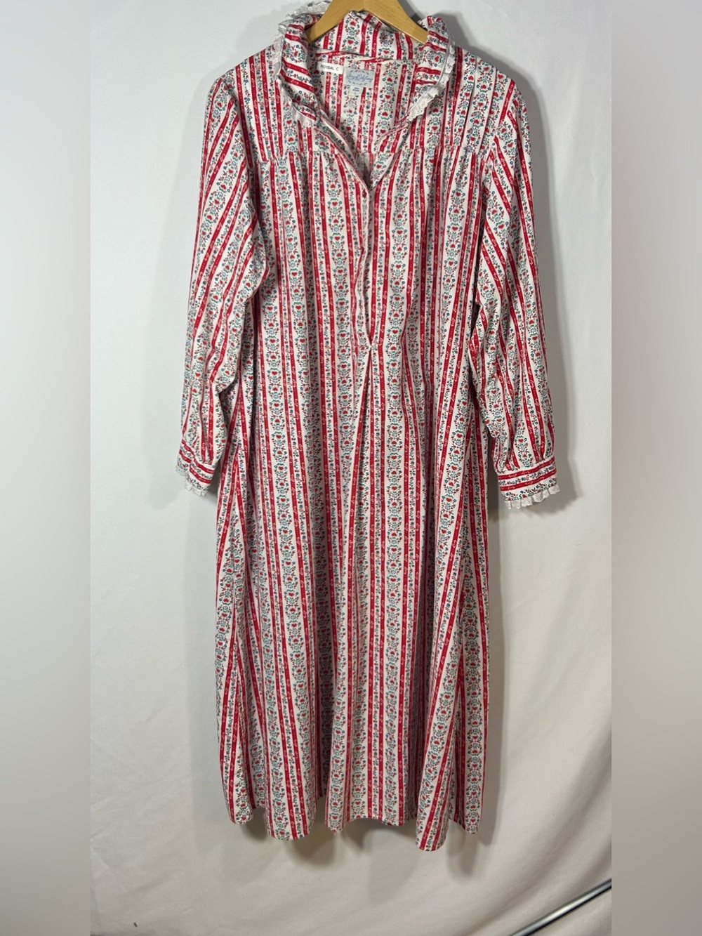 Lanz of Salzburg Women's Nightgown Size Large Red White Floral Hearts Vtg cotton